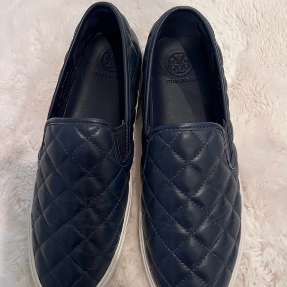 NIB TORY BURCH QUILTED JESSE -NAVY -SZ 6 - Picture 2 of 7